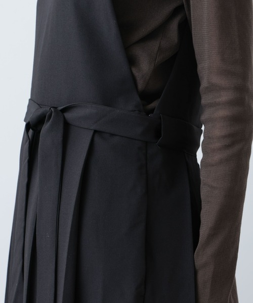 NANO universe（ナノユニバース）の「【WEB限定】プリーツジャンパースカート ノースリーブ（ジャンパースカート・レディース・カーキ/ブラック/ベージュ・マルチサイズ）」の8枚目の写真