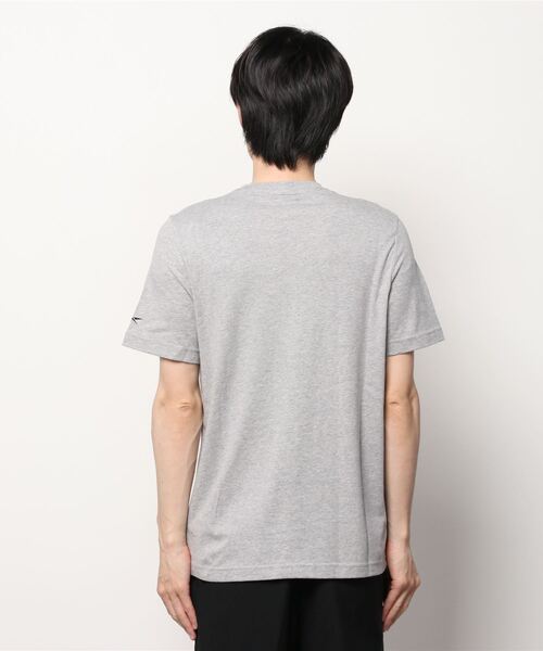 Reebok(リーボック)の「ランニング ノベルティ グラフィック Tシャツ / Running Novelty Graphic T-Shirt(Tシャツ/カットソー・メンズ・ヘザーグレー/ブラック・SMALL/MEDIUM/LARGE/X-LARGE/XX-LARGE/X-SMALL/XXX-LARGE)」の9枚目の写真