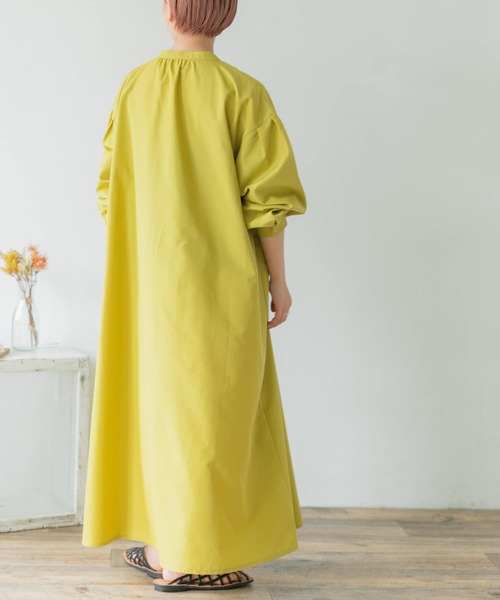 ITEMS URBANRESEARCH（アイテムズ アーバンリサーチ）の「フロントキルトシャツワンピース（シャツワンピース・レディース・オフホワイト/カーキ/マスタード・FREE）」の17枚目の写真