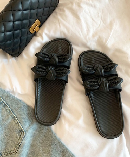 Anuenue（アヌエヌエ）の「リボンモチーフダブルストラップサンダル（サンダル・レディース・ホワイト/ブラック/イエロー・23.0cm/24.0cm/25.0cm）」の13枚目の写真