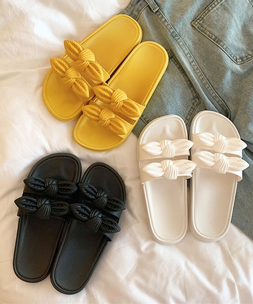 Anuenue（アヌエヌエ）の「リボンモチーフダブルストラップサンダル（サンダル・レディース・ホワイト/ブラック/イエロー・23.0cm/24.0cm/25.0cm）」の6枚目の写真