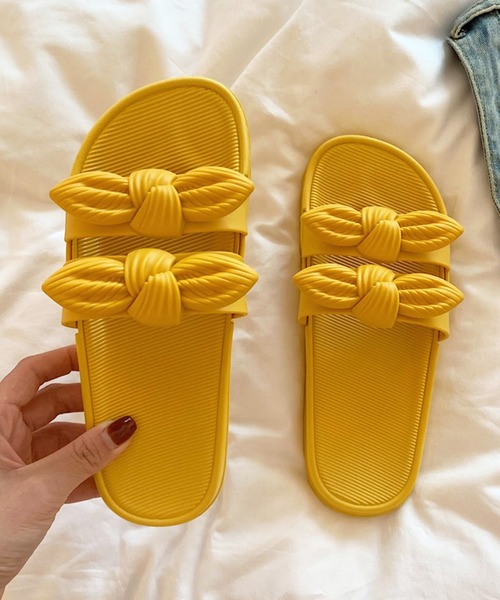 Anuenue（アヌエヌエ）の「リボンモチーフダブルストラップサンダル（サンダル・レディース・ホワイト/ブラック/イエロー・23.0cm/24.0cm/25.0cm）」の7枚目の写真