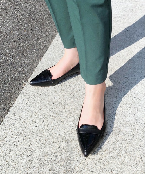 MAMIAN（マミアン）の「甲浅 ポインテッドトゥ ローファー（ローファー・レディース・ブラック系その他3/シルバー/シルバー系その他/ブラック×ホワイト/ダークブラウン/ブラウン/ブラック系その他4・24.5cm/23.5cm/22.0cm/23.0cm/25.0cm/21.5cm/24.0cm/22.5cm/25.5cm）」の3枚目の写真