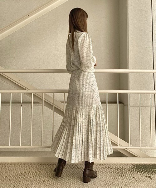 Lily Brown 総柄プリーツトップス&スカート LILY BROWN リリーブラウン Lily Brown フラワー刺繍プリーツ