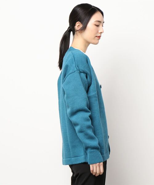 Kerrywoollenmills（ケリーウーレンミルズ）の「Plain Stitch V-Neck Cardigan（カーディガン/ボレロ・レディース・パープル系その他/オートミール/ブルー系その他/ホワイト系その他/ブラック系その他・36/38/40）」の6枚目の写真