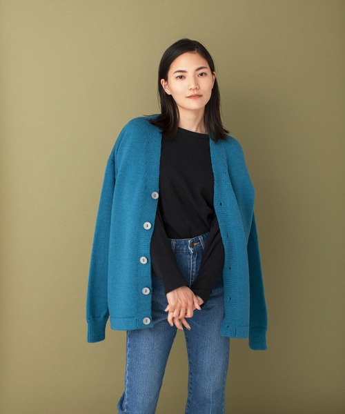 Kerrywoollenmills（ケリーウーレンミルズ）の「Plain Stitch V-Neck Cardigan（カーディガン/ボレロ・レディース・パープル系その他/オートミール/ブルー系その他/ホワイト系その他/ブラック系その他・36/38/40）」の9枚目の写真