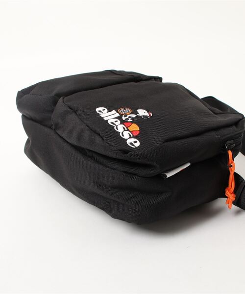 ellesse（エレッセ）の「【エレッセ×スヌーピー】スヌーピーコラボ ダブルポケット 横型 ショルダーバッグ（ショルダーバッグ・レディース・ネイビー/ベージュ/ブラック・FREE）」の7枚目の写真
