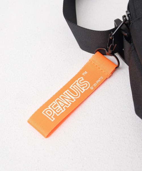 ellesse（エレッセ）の「【エレッセ×スヌーピー】スヌーピーコラボ ダブルポケット 横型 ショルダーバッグ（ショルダーバッグ・レディース・ネイビー/ベージュ/ブラック・FREE）」の4枚目の写真