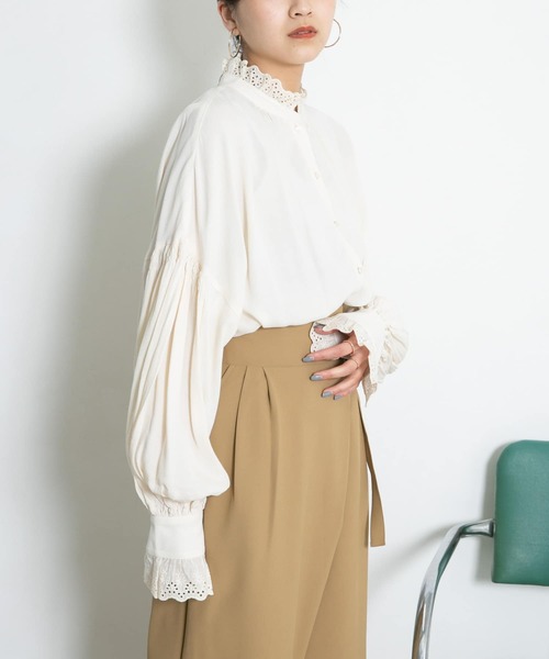 KBF（ケイビーエフ）の「プチレースブラウス（シャツ/ブラウス・レディース・ブラック/アイボリー/ベージュ・ONE）」の2枚目の写真