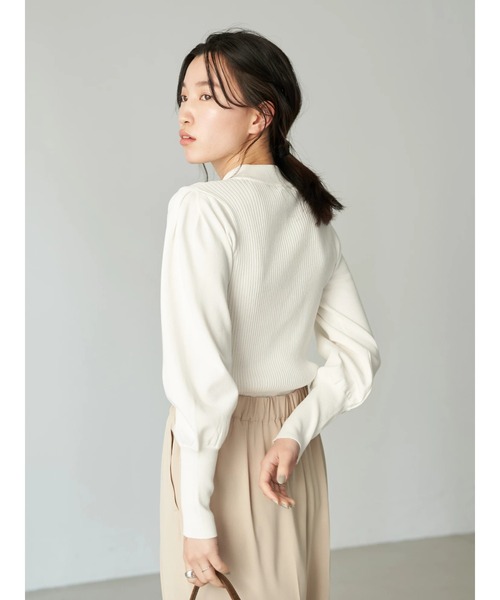 earth music&ecology（アースミュージックアンドエコロジー）の「パフスリーブニットプルオーバー*（ニット/セーター・レディース・ブラック/アイボリー/グレイッシュベージュ・FREE）」の6枚目の写真