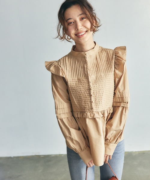 toucher du brise（トゥシェドブリーズ）の「【華奢見え】スタンドカラーフリルブラウス（シャツ/ブラウス・レディース・ベージュ/オフホワイト/ネイビー・M）」の11枚目の写真