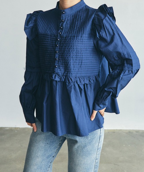toucher du brise（トゥシェドブリーズ）の「【華奢見え】スタンドカラーフリルブラウス（シャツ/ブラウス・レディース・ベージュ/オフホワイト/ネイビー・M）」の12枚目の写真