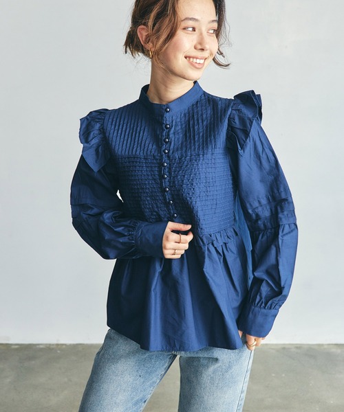 toucher du brise（トゥシェドブリーズ）の「【華奢見え】スタンドカラーフリルブラウス（シャツ/ブラウス・レディース・ベージュ/オフホワイト/ネイビー・M）」の13枚目の写真