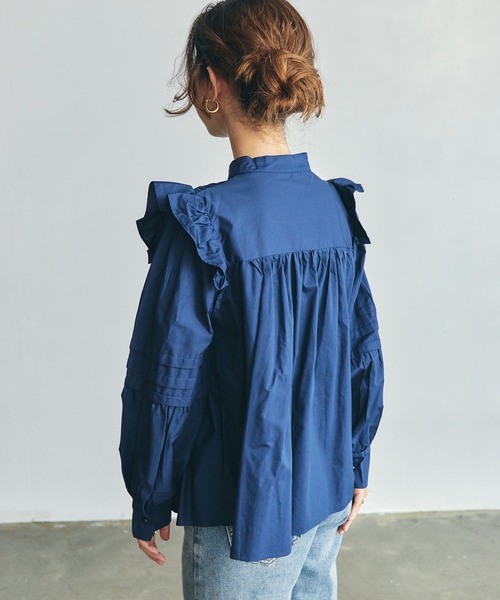 toucher du brise（トゥシェドブリーズ）の「【華奢見え】スタンドカラーフリルブラウス（シャツ/ブラウス・レディース・ベージュ/オフホワイト/ネイビー・M）」の14枚目の写真