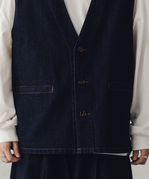 epnok（エプノック）の「ノーカラーデニムジレベスト（ベスト・メンズ・ブラック/ナチュラル/ダークインディゴブルー・LARGE/MEDIUM/SMALL）」の17枚目の写真
