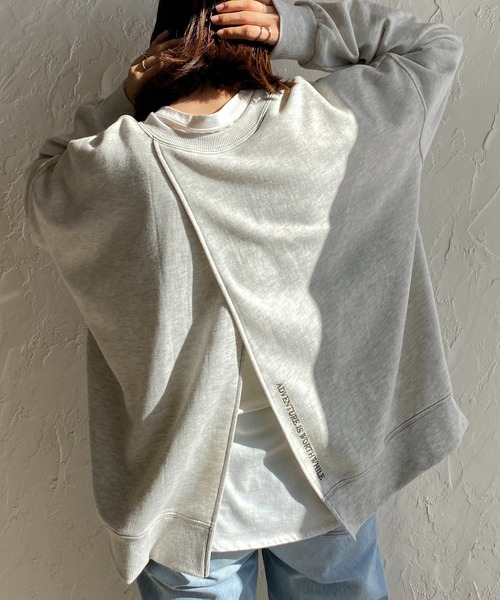 She's Closet(シーズクローゼット)の「前後2wayスリット入りロゴ刺繍長袖プルオーバースウェット(スウェット・レディース・オートミール/アイボリー/ブラック/カーキ・FREE)」の3枚目の写真