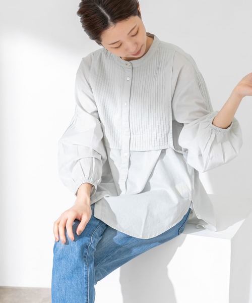 URBAN RESEARCH Sonny Label（アーバンリサーチサニーレーベル）の「コットンピンタックヨークシャツ（シャツ/ブラウス・レディース・ラベンダー/ライトグレー/オフホワイト/ブラック・FREE）」の21枚目の写真