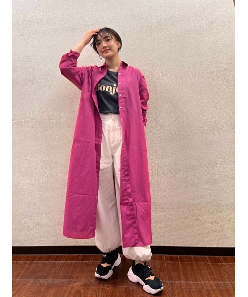 ITEMS URBANRESEARCH(アイテムズ アーバンリサーチ)の「『UR TECH Smart Linen Touch』リネンシャツワンピース(シャツワンピース・レディース・オフホワイト/ピンク/チャコールグレー・FREE)」の3枚目の写真