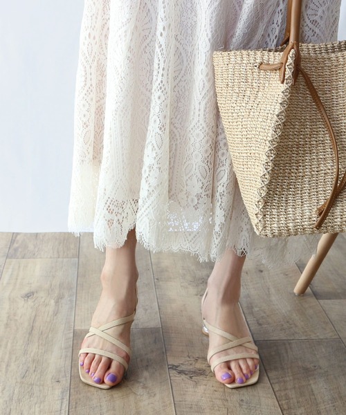 Fin（フィン）の「スクエアトゥクリアヒールサンダル【低反発スポンジ入り】（サンダル・レディース・ブラック/ベージュ/グリーン/キャメル・22.5cm/24.5cm/23.5cm/24cm/23cm/25cm）」の14枚目の写真