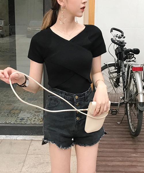 LAFFMO（ラフモ）の「Vネックサマーニットトップス（ニット/セーター・レディース・ホワイト/ブラック/イエロー/ブルー・FREE）」の5枚目の写真