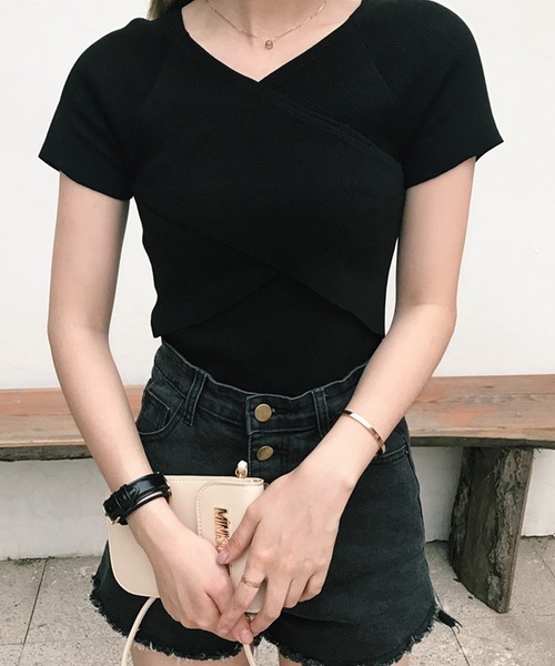 LAFFMO（ラフモ）の「Vネックサマーニットトップス（ニット/セーター・レディース・ホワイト/ブラック/イエロー/ブルー・FREE）」の11枚目の写真