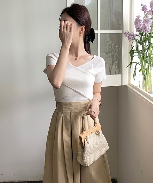 LAFFMO（ラフモ）の「Vネックサマーニットトップス（ニット/セーター・レディース・ホワイト/ブラック/イエロー/ブルー・FREE）」の21枚目の写真