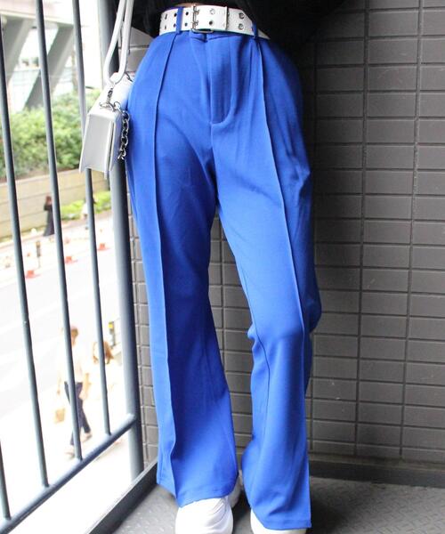 INGNI(イング)の「センターシームフレアーパンツ(スラックス・レディース・レッド/ブラック/グリーン/ブルー/ブラウン・FREE)」の5枚目の写真