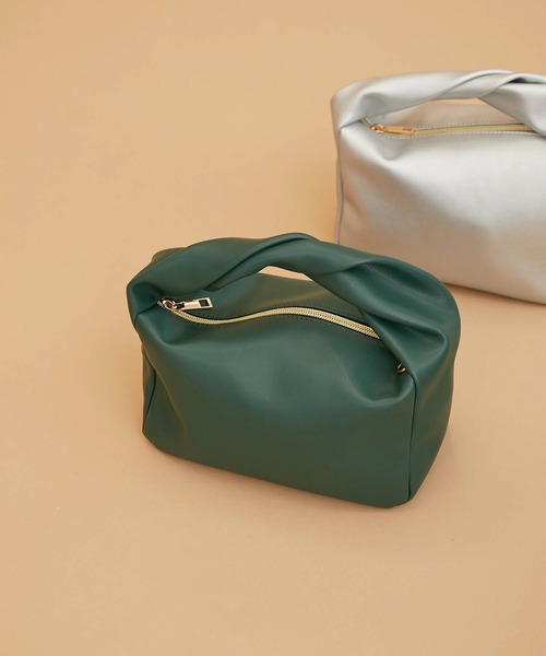 ROPE' PICNIC（ロペピクニック）の「【WEB限定カラー:シルバー】ツイストハンドルホーボーミニショルダーバッグ（ショルダーバッグ・レディース・ブラック/キナリ/イエロー系その他3/ダークグリーン/シルバー・FREE）」の3枚目の写真