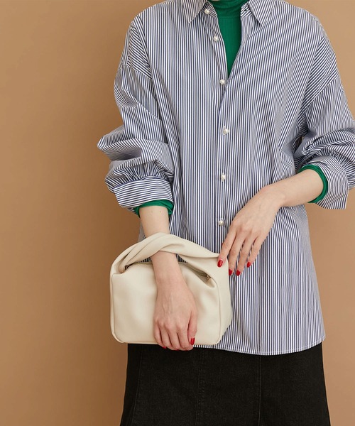 ROPE' PICNIC（ロペピクニック）の「【WEB限定カラー:シルバー】ツイストハンドルホーボーミニショルダーバッグ（ショルダーバッグ・レディース・ブラック/キナリ/イエロー系その他3/ダークグリーン/シルバー・FREE）」の8枚目の写真