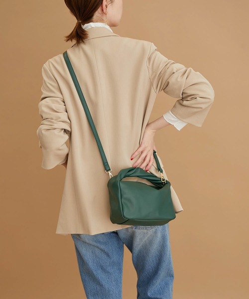 ROPE' PICNIC（ロペピクニック）の「【WEB限定カラー:シルバー】ツイストハンドルホーボーミニショルダーバッグ（ショルダーバッグ・レディース・ブラック/キナリ/イエロー系その他3/ダークグリーン/シルバー・FREE）」の14枚目の写真