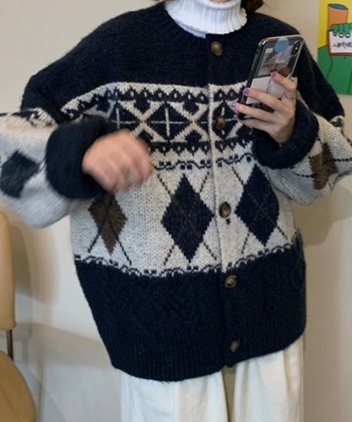 Vipoa（ヴィポア）の「ノルディッククルーネックニットカーディガン（カーディガン/ボレロ・レディース・アイボリー/ネイビー・FREE）」の16枚目の写真