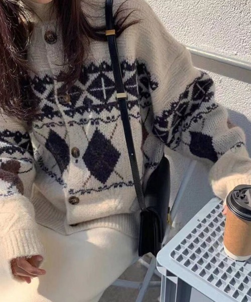 Vipoa（ヴィポア）の「ノルディッククルーネックニットカーディガン（カーディガン/ボレロ・レディース・アイボリー/ネイビー・FREE）」の11枚目の写真