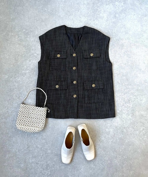 JUGLANS(ユグランス)の「☆ クラシックなムード漂う。ツイードスリーブレスジャケット 30819A331(ベスト・レディース・ベージュ/ライトグレー/ブラック・FREE)」の2枚目の写真