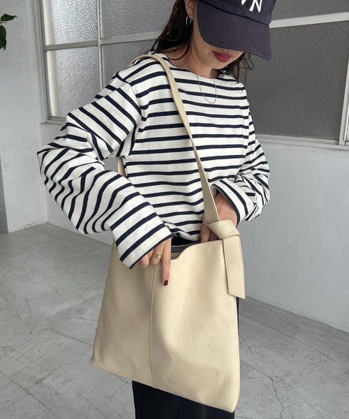 DISCOAT（ディスコート）の「【定番アイテム/WEB限定】ノットハンドルフラットショルダーバッグ（ショルダーバッグ・レディース・ブラック/アイボリー/グレイッシュベージュ・FREE）」の20枚目の写真