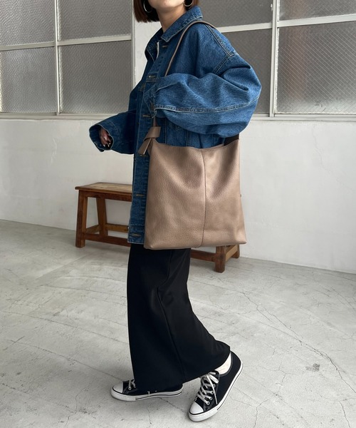 DISCOAT（ディスコート）の「【定番アイテム/WEB限定】ノットハンドルフラットショルダーバッグ（ショルダーバッグ・レディース・ブラック/アイボリー/グレイッシュベージュ・FREE）」の18枚目の写真