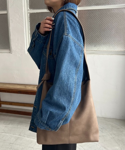 DISCOAT（ディスコート）の「【定番アイテム/WEB限定】ノットハンドルフラットショルダーバッグ（ショルダーバッグ・レディース・ブラック/アイボリー/グレイッシュベージュ・FREE）」の15枚目の写真