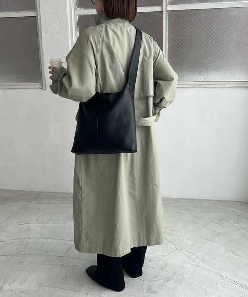 DISCOAT（ディスコート）の「【定番アイテム/WEB限定】ノットハンドルフラットショルダーバッグ（ショルダーバッグ・レディース・ブラック/アイボリー/グレイッシュベージュ・FREE）」の13枚目の写真