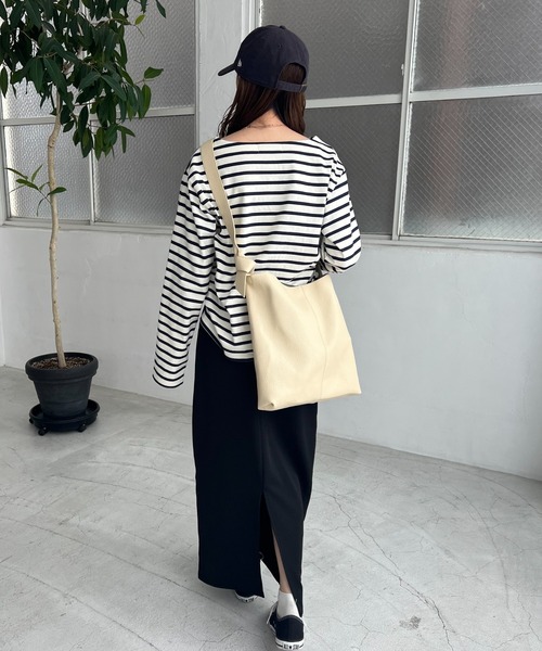 DISCOAT（ディスコート）の「【定番アイテム/WEB限定】ノットハンドルフラットショルダーバッグ（ショルダーバッグ・レディース・ブラック/アイボリー/グレイッシュベージュ・FREE）」の8枚目の写真