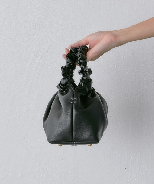 Lui's（ルイス）の「ギャザーハンドルミニバッグ（ハンドバッグ・レディース・ブラック・FREE）」の9枚目の写真