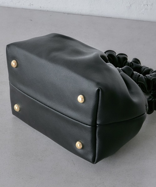 Lui's（ルイス）の「ギャザーハンドルミニバッグ（ハンドバッグ・レディース・ブラック・FREE）」の12枚目の写真