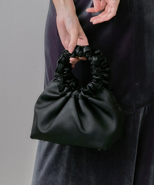 Lui's（ルイス）の「ギャザーハンドルミニバッグ（ハンドバッグ・レディース・ブラック・FREE）」の3枚目の写真