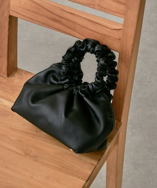 Lui's（ルイス）の「ギャザーハンドルミニバッグ（ハンドバッグ・レディース・ブラック・FREE）」の13枚目の写真