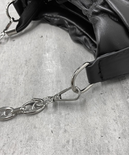 LVEU.(ラブユ.)の「【LVEU.】3wayシャーリングチェーンバッグ / バッグ 鞄 BAG ショルダー ハンドバッグ チェーン ミニ 合皮 合皮 ブラック ZOZOTOWN限定(ハンドバッグ・レディース・ブラック・FREE)」の13枚目の写真