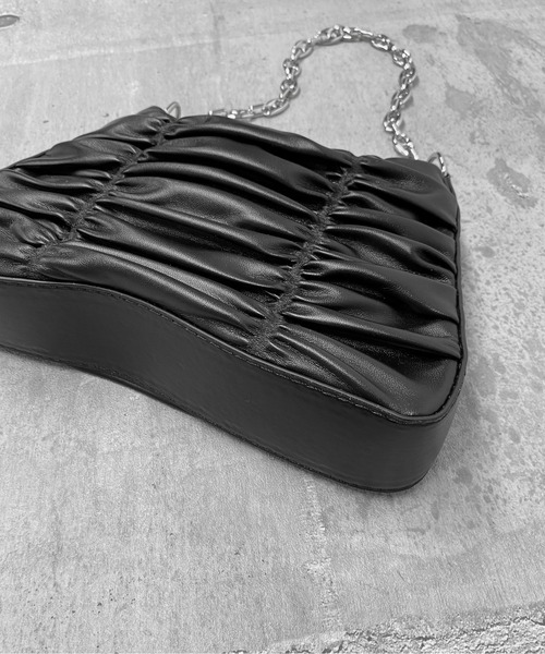 LVEU.(ラブユ.)の「【LVEU.】3wayシャーリングチェーンバッグ / バッグ 鞄 BAG ショルダー ハンドバッグ チェーン ミニ 合皮 合皮 ブラック ZOZOTOWN限定(ハンドバッグ・レディース・ブラック・FREE)」の15枚目の写真