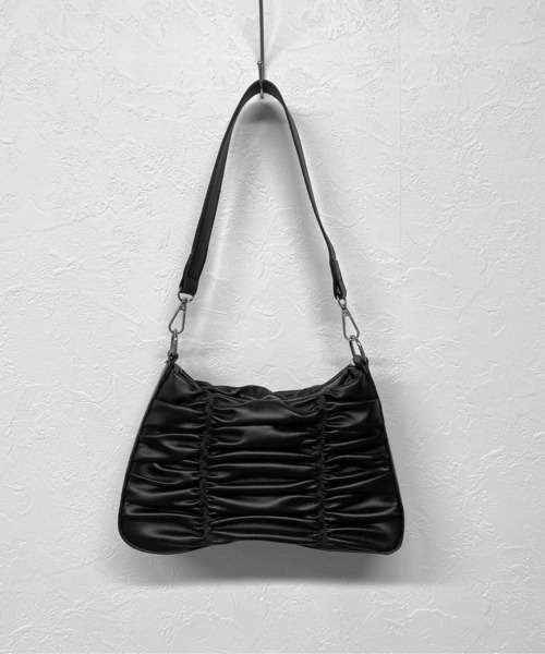 LVEU.(ラブユ.)の「【LVEU.】3wayシャーリングチェーンバッグ / バッグ 鞄 BAG ショルダー ハンドバッグ チェーン ミニ 合皮 合皮 ブラック ZOZOTOWN限定(ハンドバッグ・レディース・ブラック・FREE)」の17枚目の写真