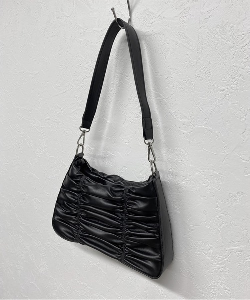 LVEU.(ラブユ.)の「【LVEU.】3wayシャーリングチェーンバッグ / バッグ 鞄 BAG ショルダー ハンドバッグ チェーン ミニ 合皮 合皮 ブラック ZOZOTOWN限定(ハンドバッグ・レディース・ブラック・FREE)」の18枚目の写真