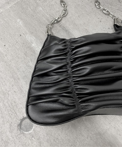LVEU.(ラブユ.)の「【LVEU.】3wayシャーリングチェーンバッグ / バッグ 鞄 BAG ショルダー ハンドバッグ チェーン ミニ 合皮 合皮 ブラック ZOZOTOWN限定(ハンドバッグ・レディース・ブラック・FREE)」の14枚目の写真