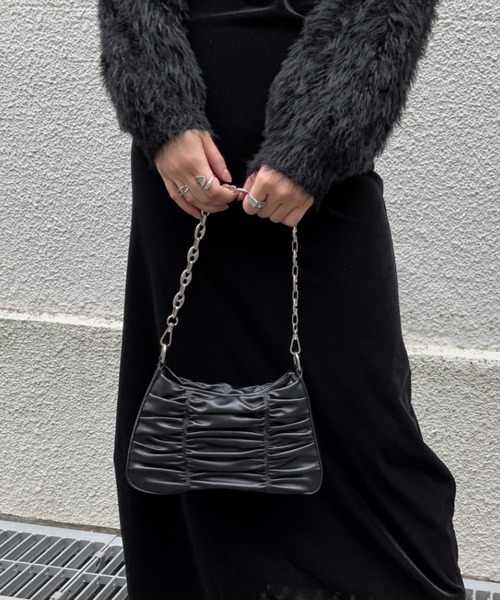 LVEU.(ラブユ.)の「【LVEU.】3wayシャーリングチェーンバッグ / バッグ 鞄 BAG ショルダー ハンドバッグ チェーン ミニ 合皮 合皮 ブラック ZOZOTOWN限定(ハンドバッグ・レディース・ブラック・FREE)」の3枚目の写真