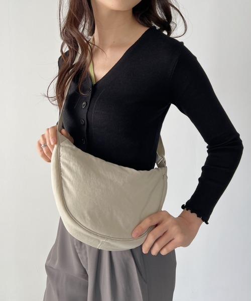 CLEA（クレア）の「ハーフムーンショルダーバッグ/ボディバッグ（ショルダーバッグ・レディース・オレンジ/カーキ/アイボリー/ブラック・FREE）」の5枚目の写真