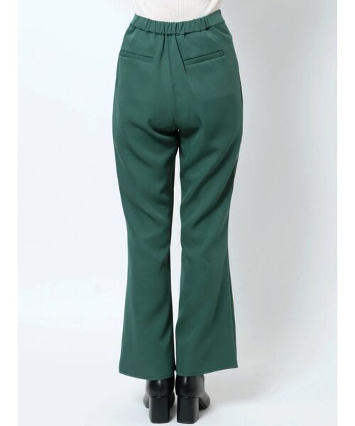 MURUA（ムルーア）の「ステップスリットフィットフレアパンツ（スウェットパンツ・レディース・ブラック/グリーン/マスタード・1/2）」の17枚目の写真